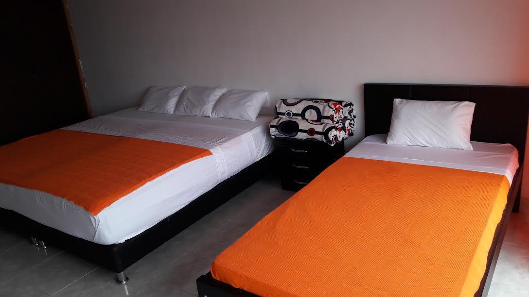 Hostal Deluxe Santander 马尼萨莱斯 外观 照片