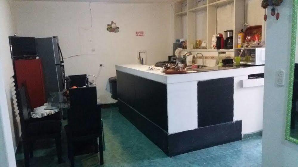 Hostal Deluxe Santander 马尼萨莱斯 外观 照片