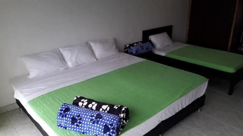 Hostal Deluxe Santander 马尼萨莱斯 外观 照片