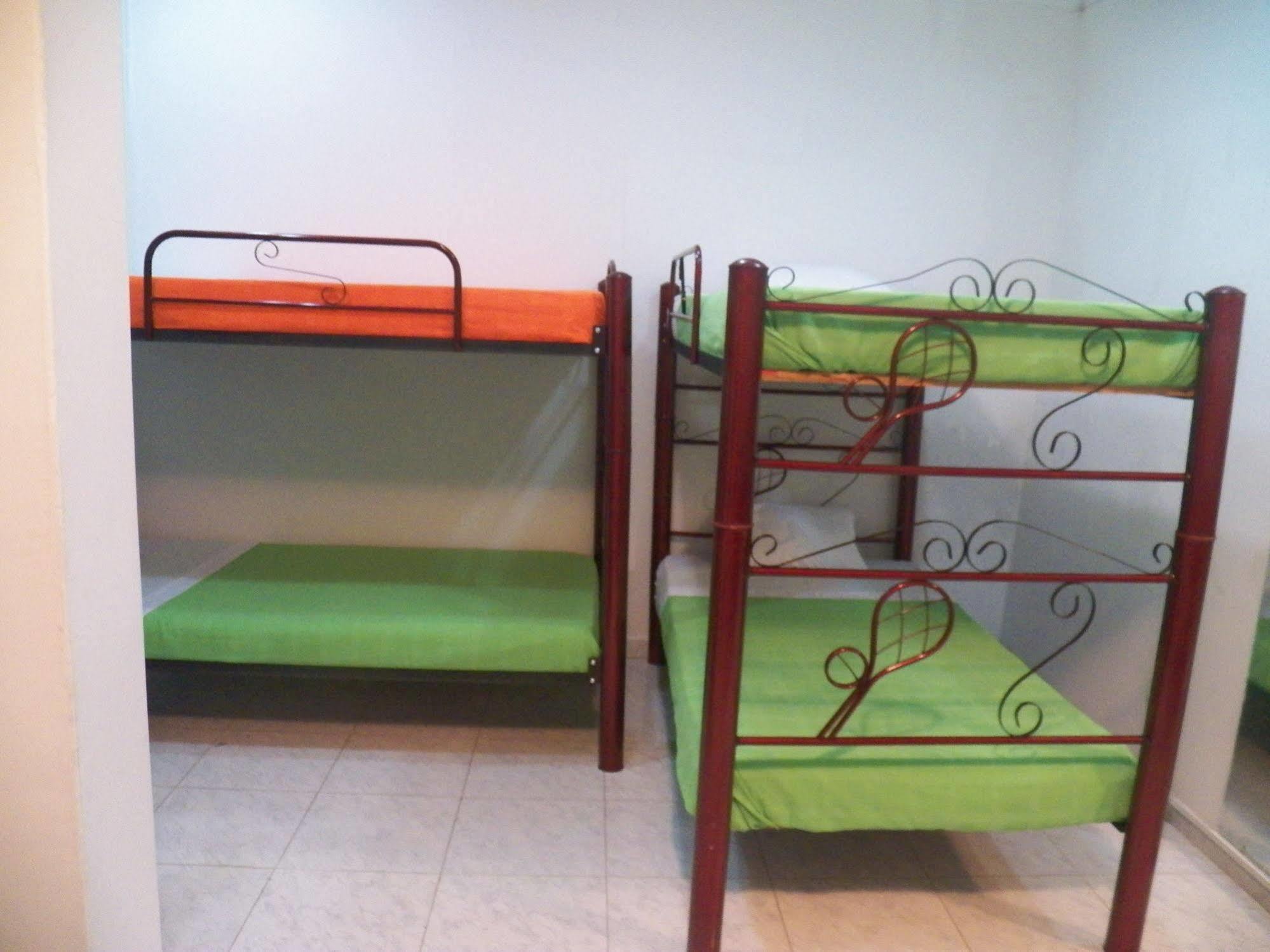 Hostal Deluxe Santander 马尼萨莱斯 外观 照片