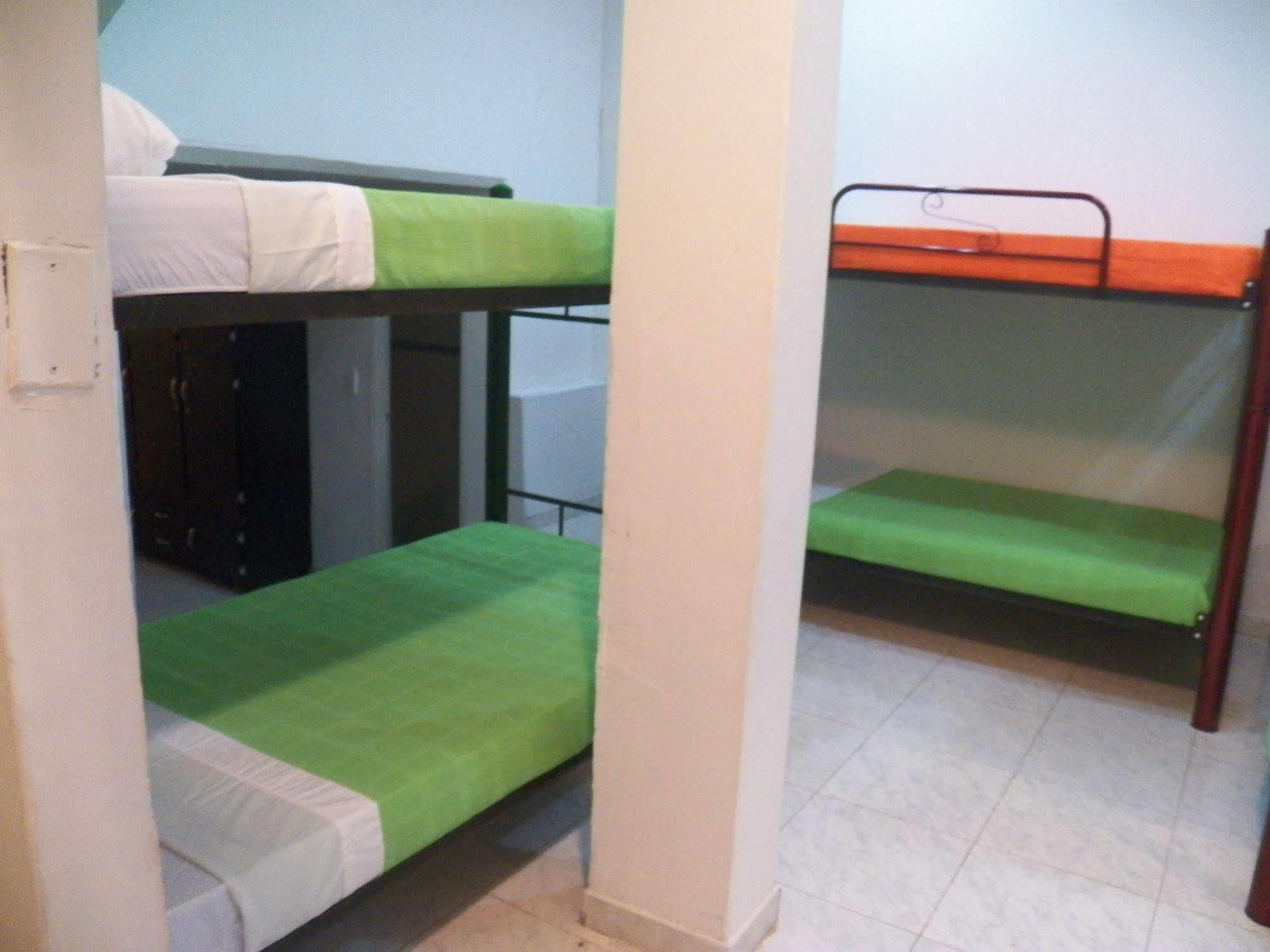 Hostal Deluxe Santander 马尼萨莱斯 外观 照片