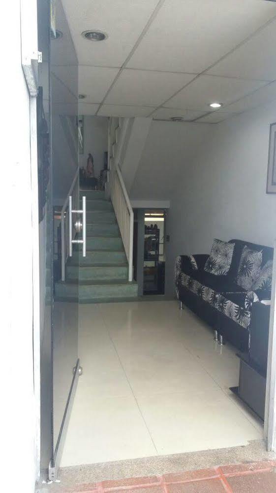 Hostal Deluxe Santander 马尼萨莱斯 外观 照片